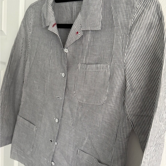 Uniqlo Black and White Striped Button Down Shirt - Picture 1 of 8